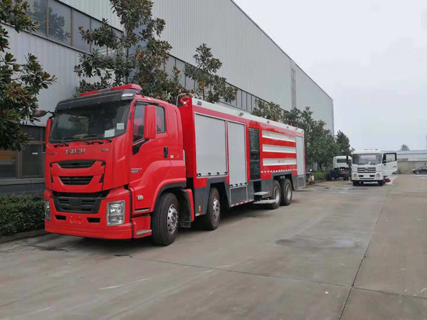 五十铃前四后八干粉泡沫消防车